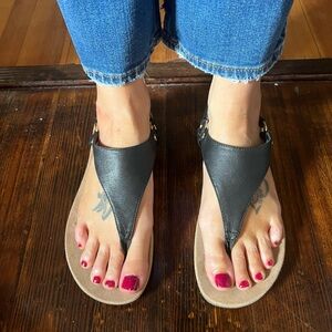 Black leather Vionic kiera sandals size 8